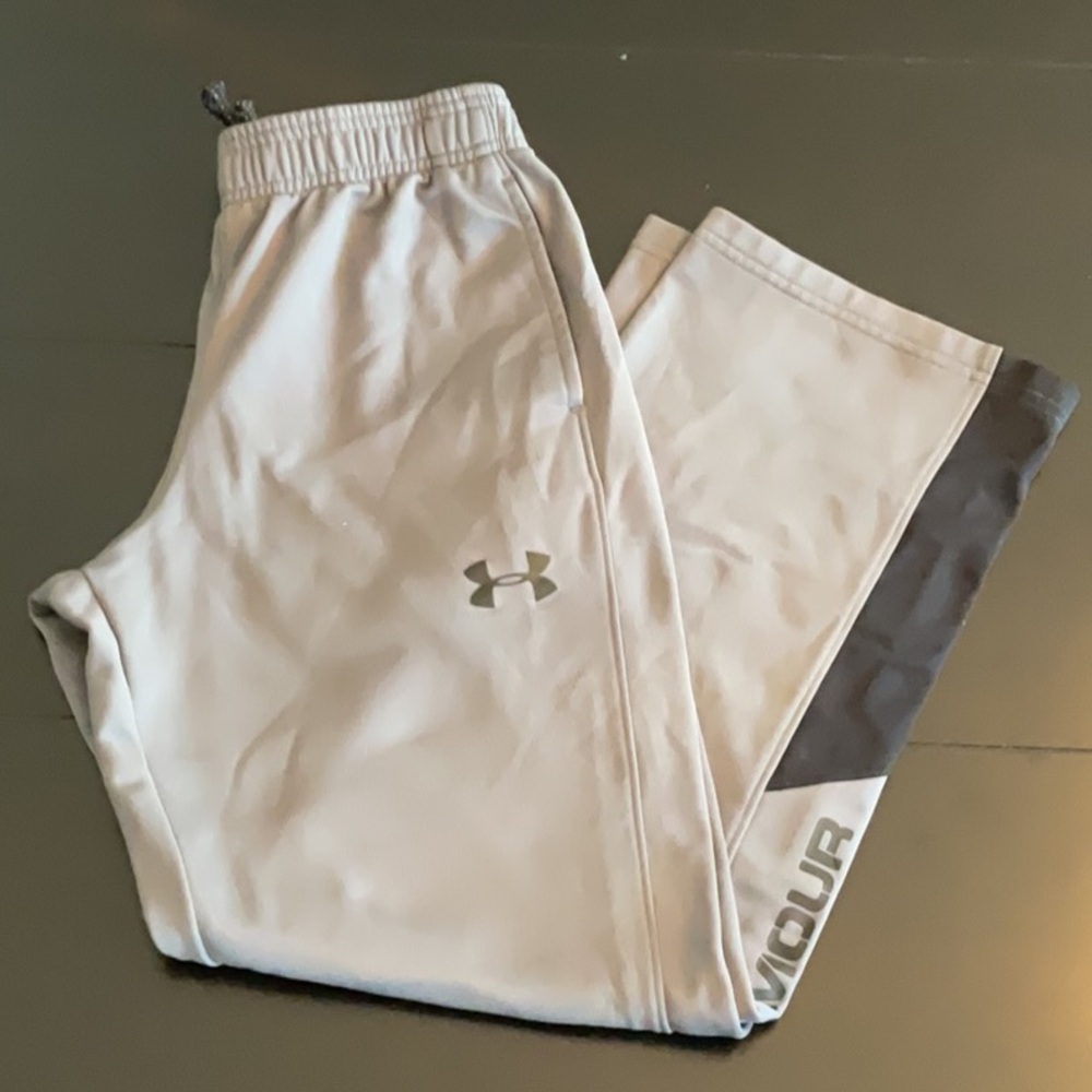 Boys Under Armour Sweatpants in charcoal gray.  Size: Youth Medium.